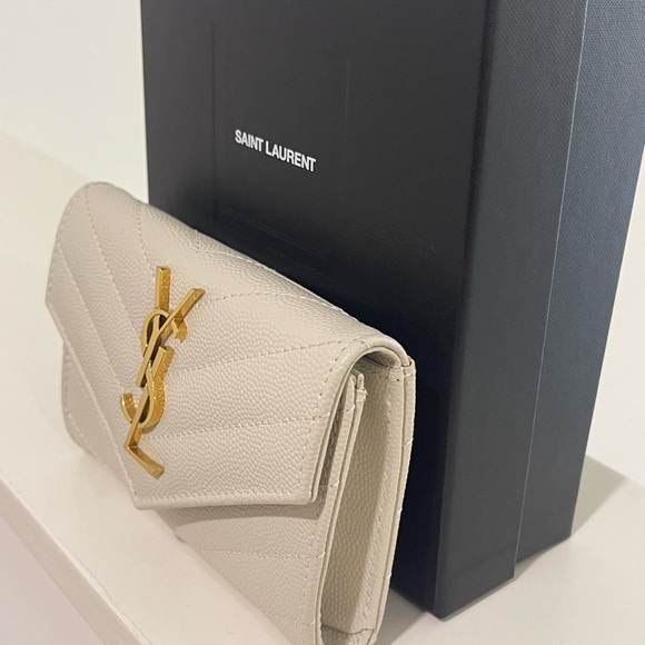 ❌SOLD❌ YSL Envelope Wallet - Picture 7 of 11